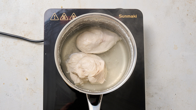 poulet bouillant jusqu'à tendreté