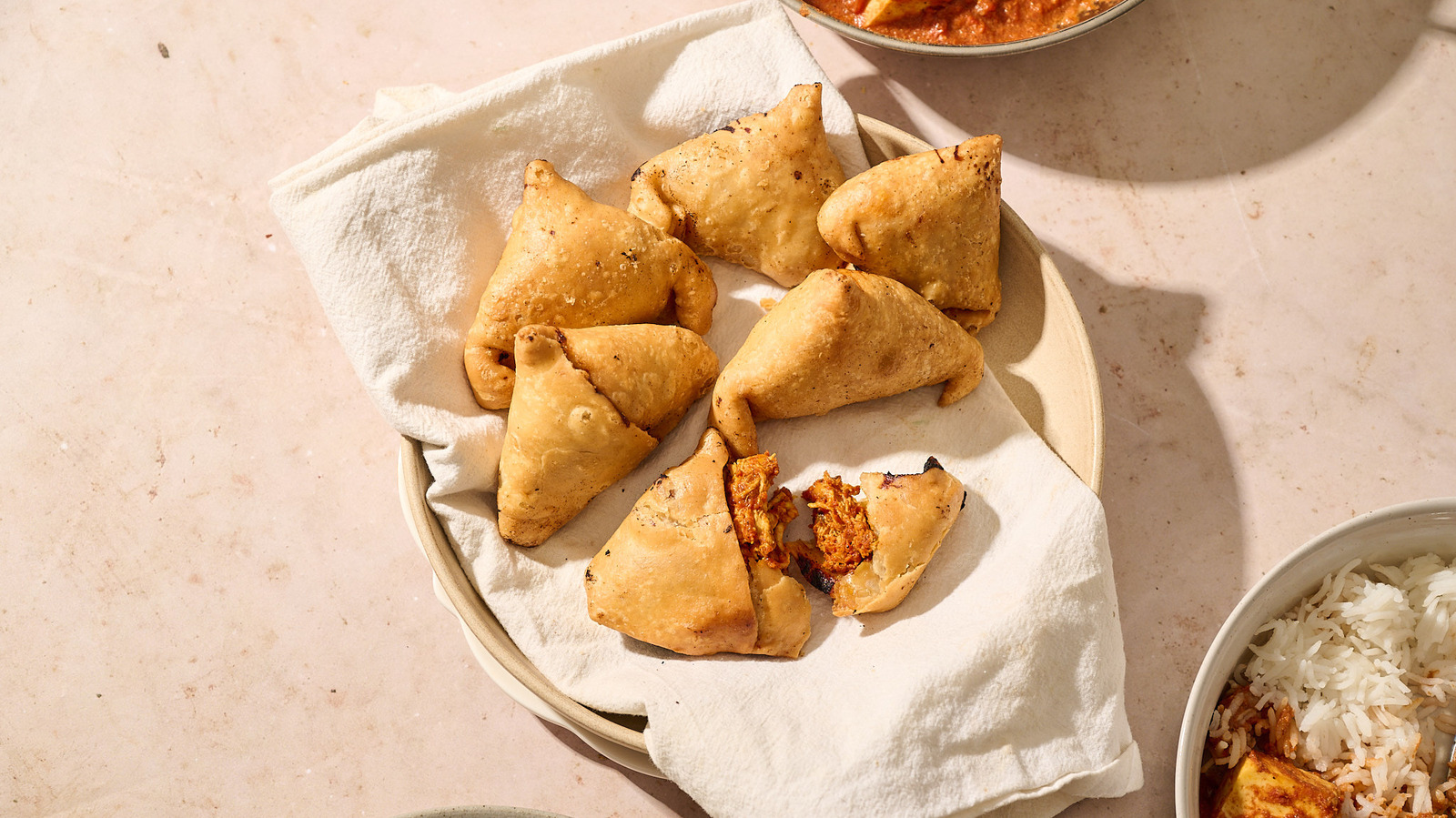 Recette de samosas de curry de poulet épicé