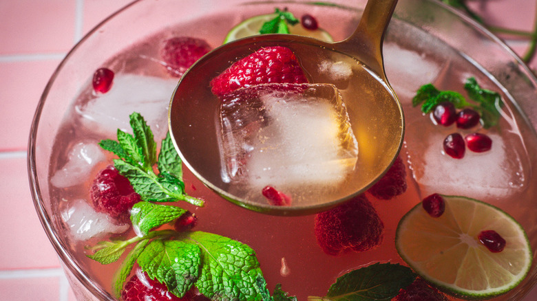 Tous le grand bol de punch rose