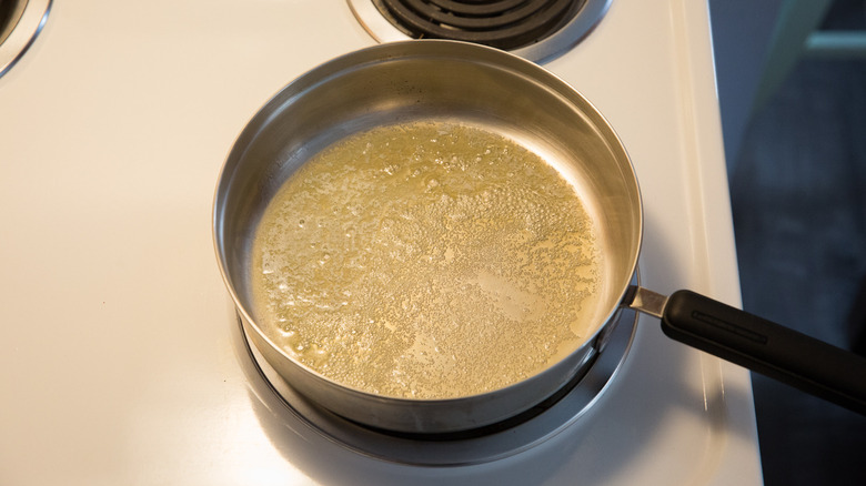 beurre fondu dans la poêle