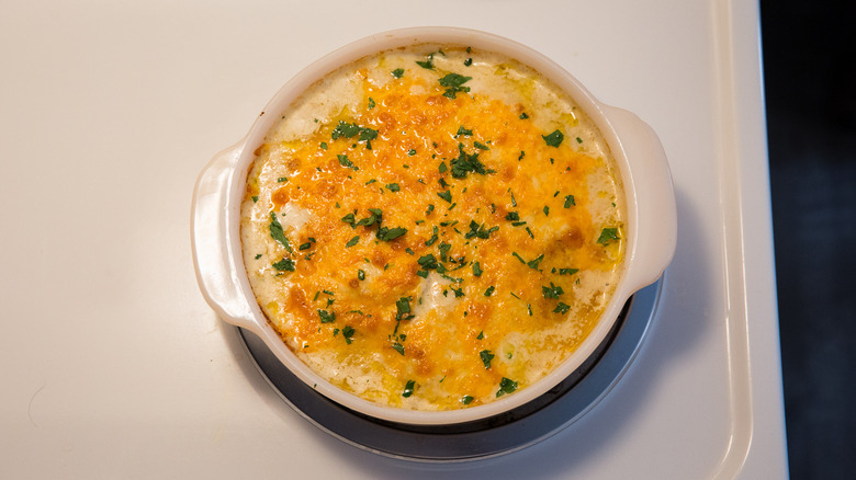 Casserole au four ringard sur la cuisinière