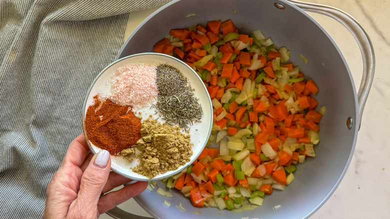 Recette de soupe aux pois végétalienne - Le V, café et resto