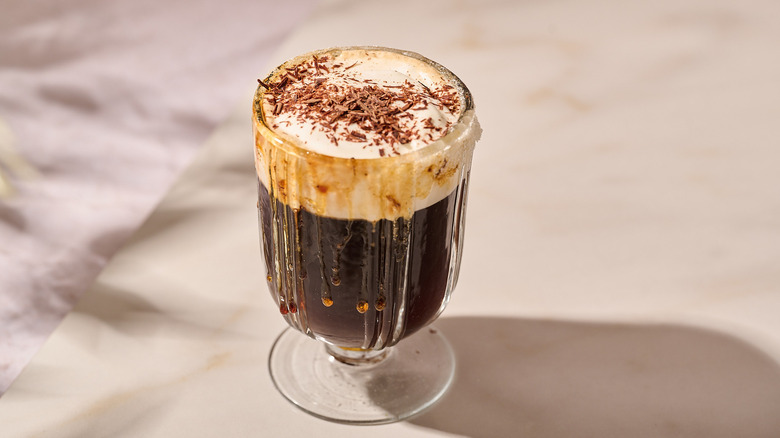 café espagnol dans un verre