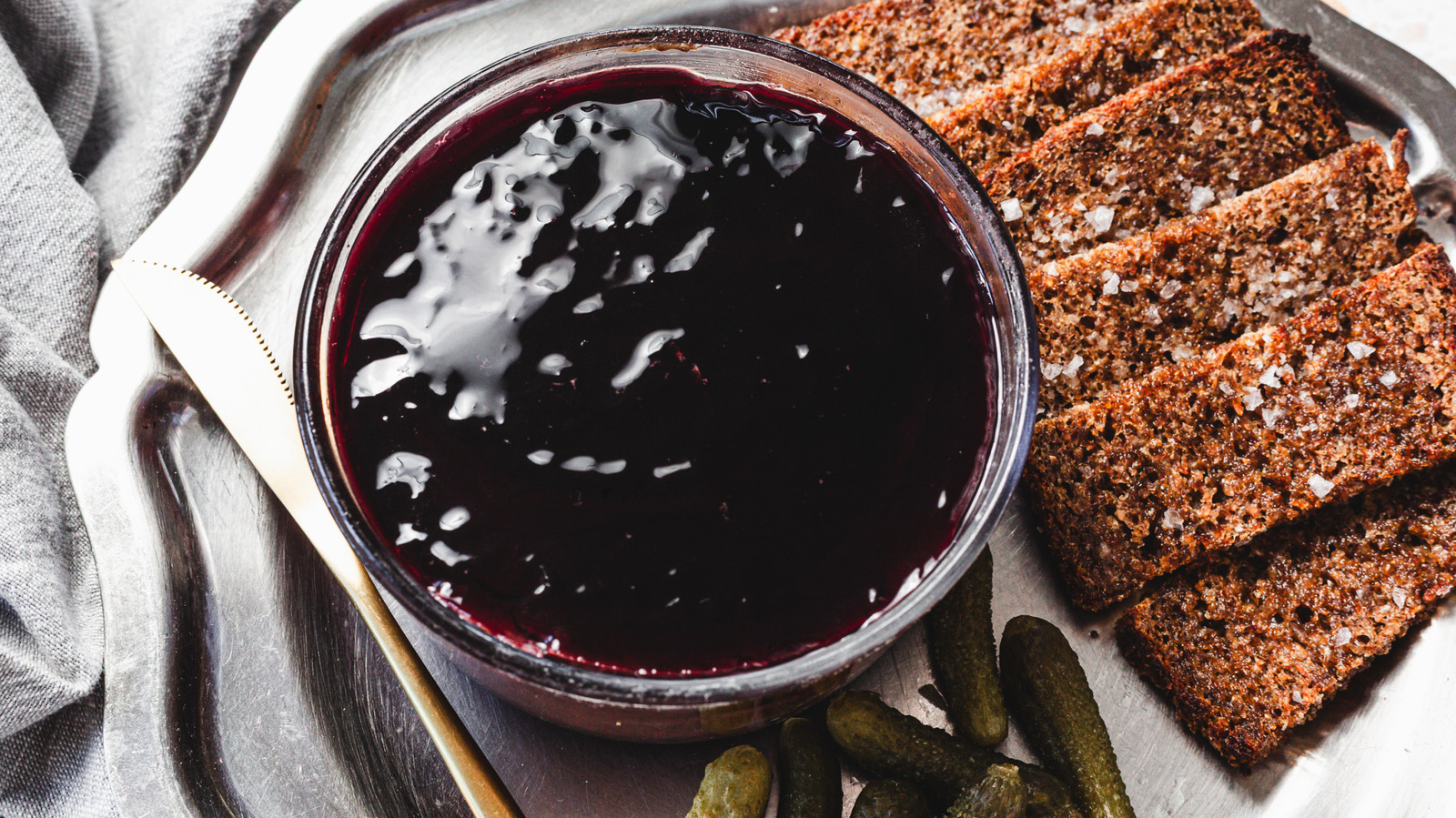 Recette de mousse de foie de poulet fantaisiste - Le V, café et resto