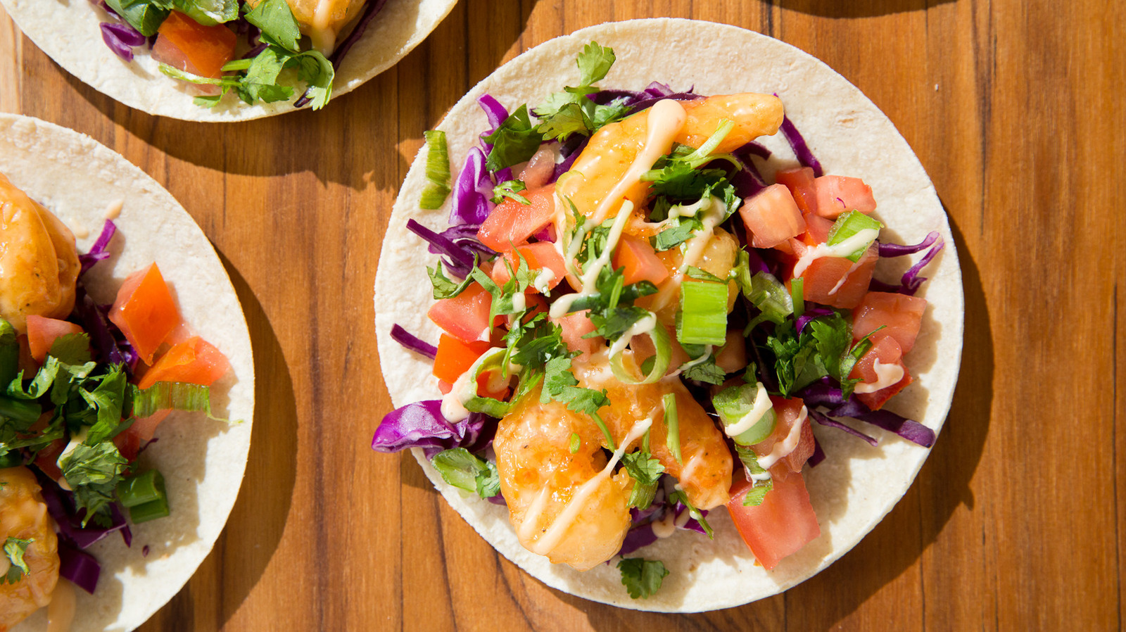 Notre recette de tacos de crevettes de dynamite est pour les amateurs de Sriracha