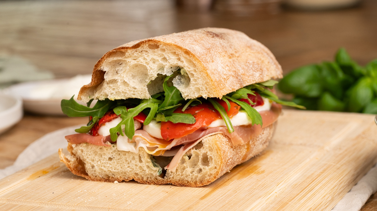 Élevez votre pique-nique avec cette copieuse recette de sandwich ...