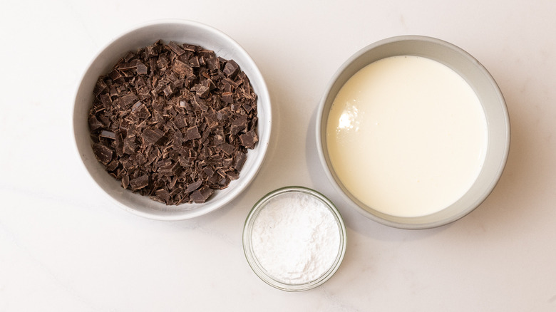 Ingrédients de mousse au chocolat à 3 ingrédients