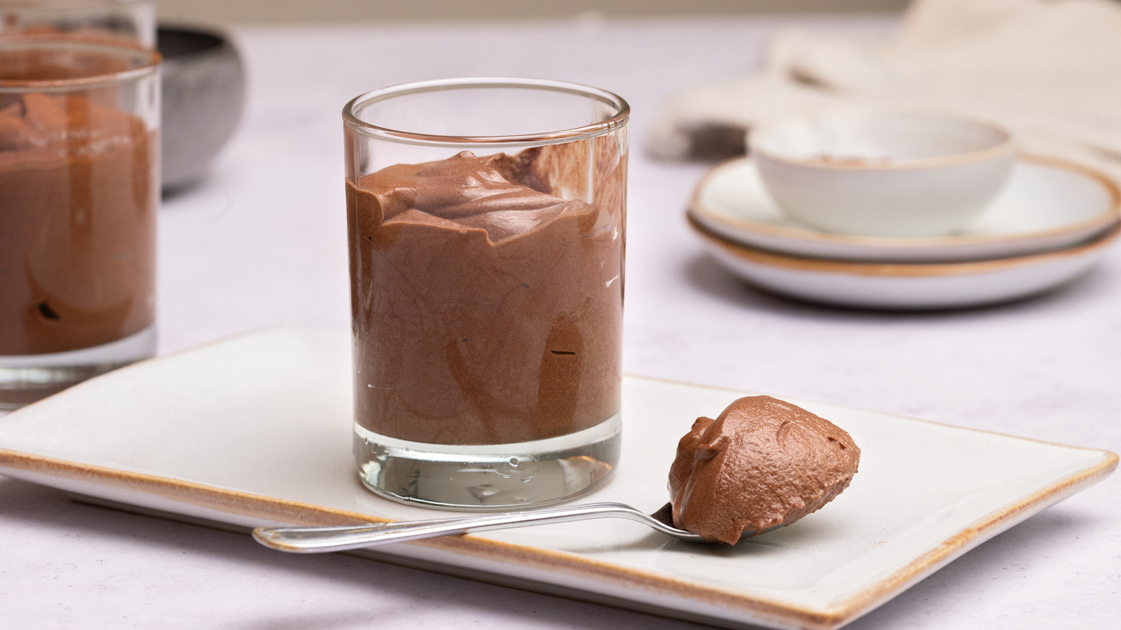 Cette recette de mousse de chocolat facile à 3 instructions est soyeuse lisse