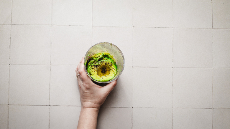 Mélanger les ingrédients de la vinaigrette