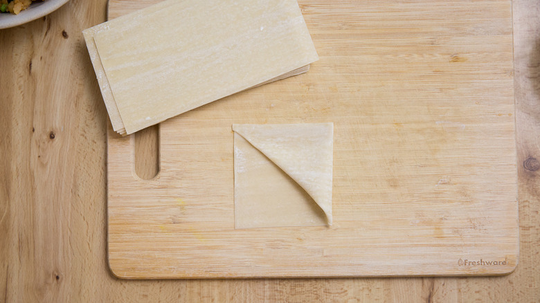 emballage de rouleaux d'oeufs à bord
