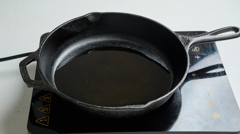 faire chauffer du mazout dans une poêle
