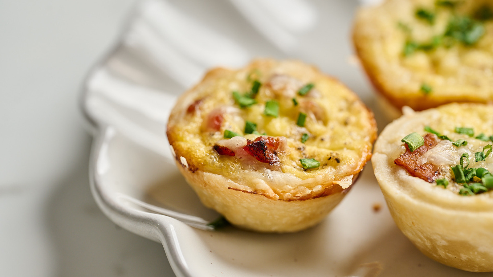 Recette de mini coupes de quiche au bacon et au gruyère